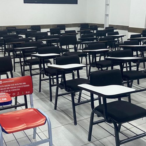 Jubs: com cadeiras vazias, campanha lembra vítimas de feminicídio