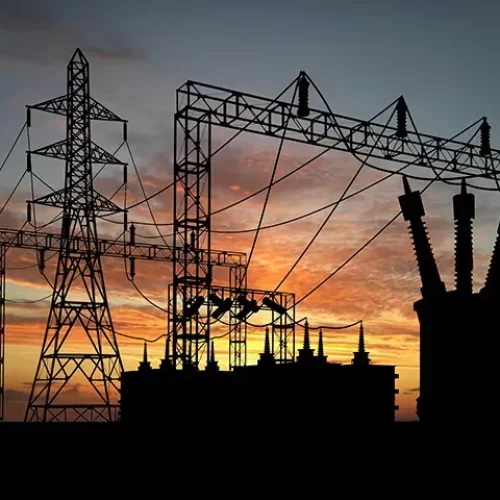 Justiça aplica multa de R$ 400 mil contra concessionária por constantes apagões de energia em MT