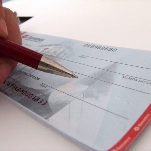 Justiça barra ação de empresa para cobrar cheque prescrito por desacordo comercial em MT