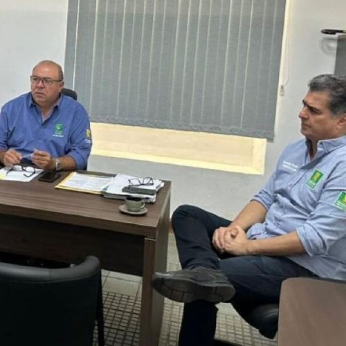 Justiça bloqueia contas e suspende passaporte e CNH de Emanuel por dívida milionária de campanha