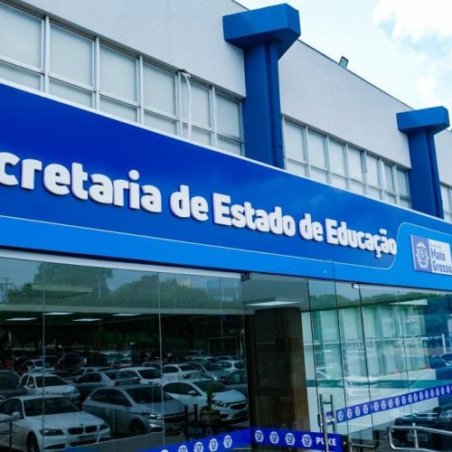 Justiça bloqueia contas, veículos e imóvel de ex-servidor da Seduc em até R$ 4,9 milhões
