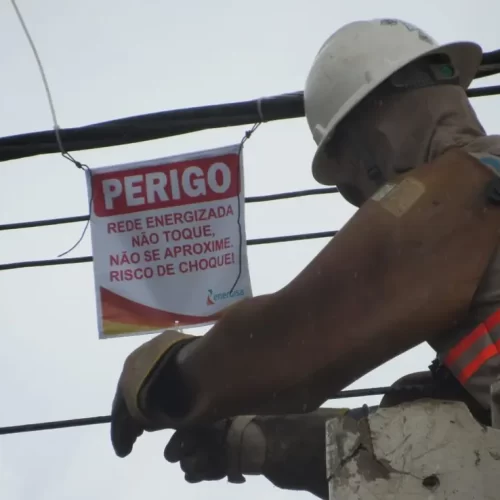 Justiça condena Energisa por cobrança indevida de R$ 7,4 mil a morador de Várzea Grande