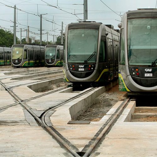 Justiça condena Estado e Consórcio VLT a indenizar mulher que caiu em trilhos inacabados