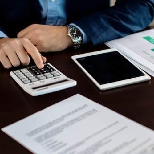 Justiça de MT determina que banco restitua consumidores por venda casada e tarifas