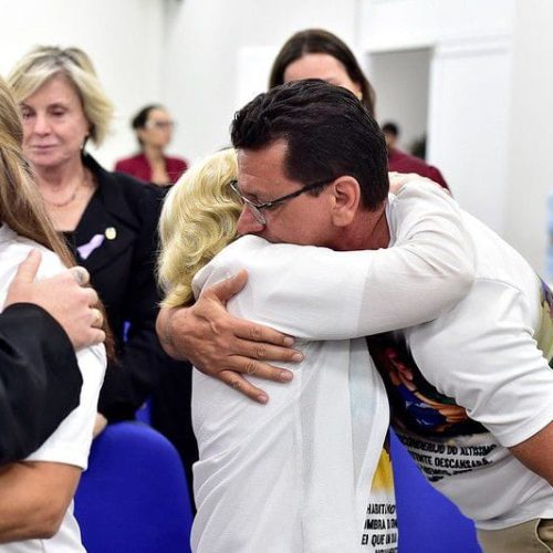“Justiça foi feita”, diz viúvo após réu ser condenado a 225 anos por matar esposa e três filhas em MT