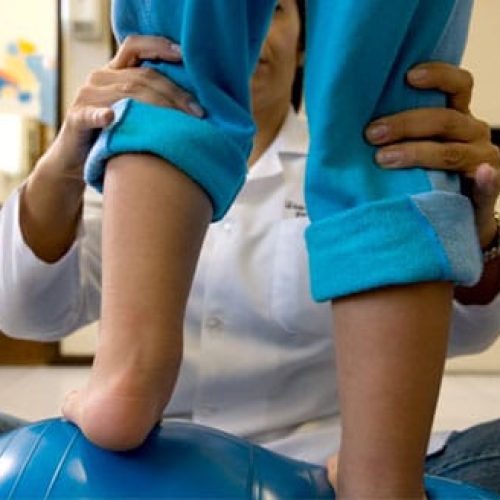Justiça impede cobrança extra em tratamento vital de criança com paralisia cerebral em MT