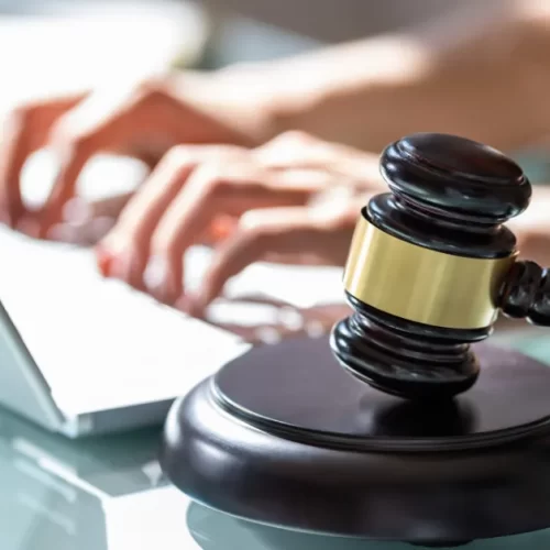 Justiça nega ação de morador de MT para ser indenizado pela Apple por notebook “vintage”
