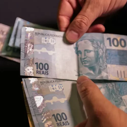 Justiça nega ação de servidora por diferenças salariais na conversão da URV para o real