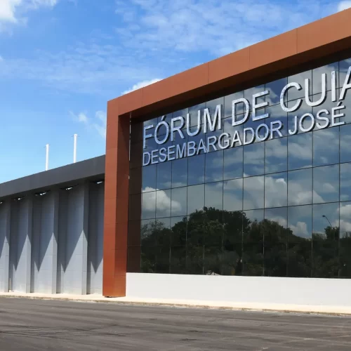 Justiça nega extinguir ação contra advogado que não devolveu processo no Fórum de Cuiabá