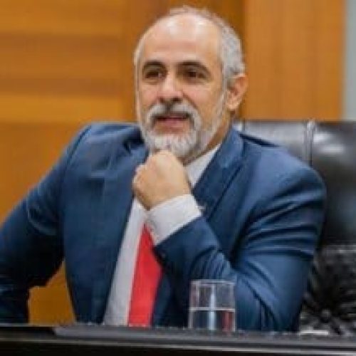 Justiça nega tornozeleira, mas proíbe presidente de sindicato de se aproximar de servidora