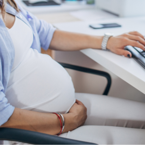 Justiça reconhece rescisão indireta de gestante após alterar horário de saída do trabalho