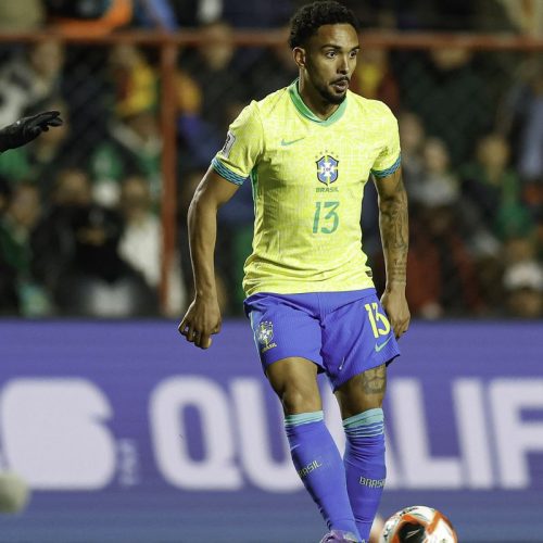Lateral Vitinho é convocado para defender a seleção brasileira