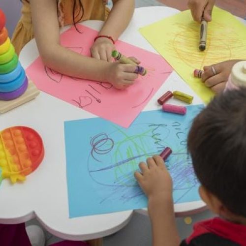 Levantamento aponta déficit de vagas em creches e TCE cobra municípios para eliminar fila de espera