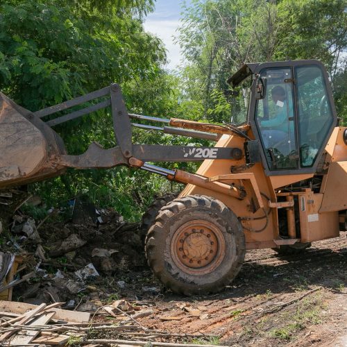 Limpurb retira 180 toneladas de lixo em bolsão no Altos do Coxipó