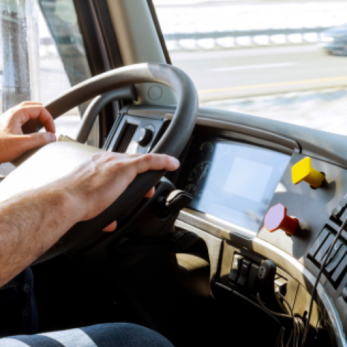 Loja de materiais terá de custear cirurgia de motorista acidentado ao descarregar caminhão