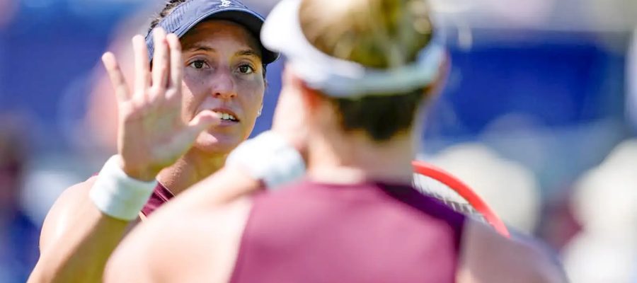 Luisa Stefani avança às oitavas de final nas duplas em Wimbledon