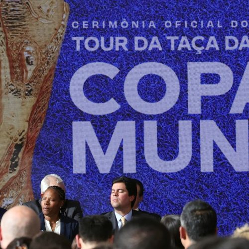 Lula sanciona lei da Copa do Mundo Feminina e reconhece pioneiras