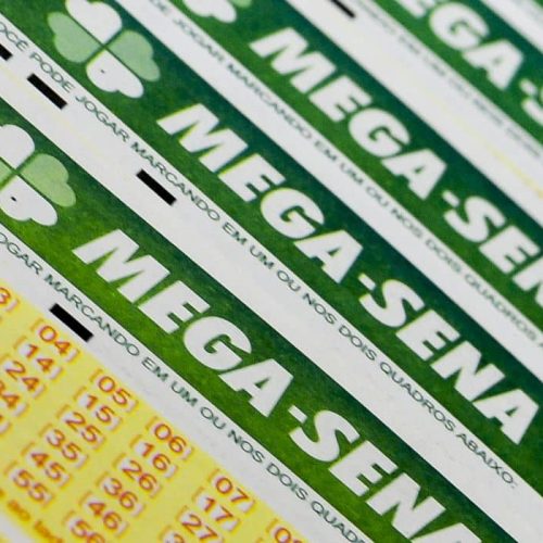 Mega-Sena sorteia R$ 3,5 milhões neste sábado; veja as dezenas sorteadas