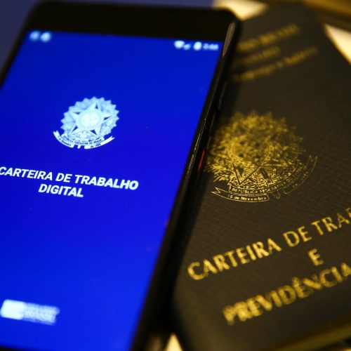 MT cria mais 2 mil empregos formais em agosto; setor de serviço e construção lideram