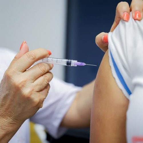 MT distribui 500 mil doses e incentiva multivacinação de crianças e adolescentes