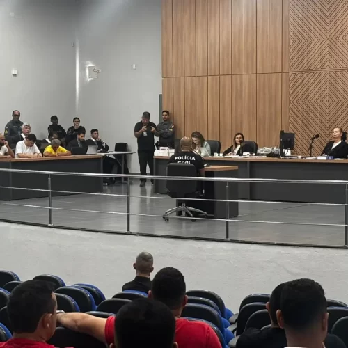 Mãe e filho enfrentam júri por execução de empresário e vendedor no Shopping Popular