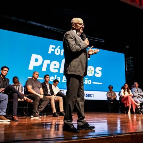 Mais de 100 prefeitos participam do 1º Fórum de Prefeitos pela Educação em Cuiabá