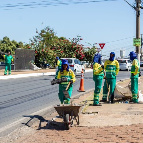 Mais de 40 toneladas de lixo são retirados da Miguel Sutil em operação da Limpurb