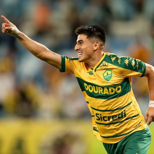 Martínez brilha na estreia, e Cuiabá vence o Volta Redonda por 2 a 0 na Arena Pantanal