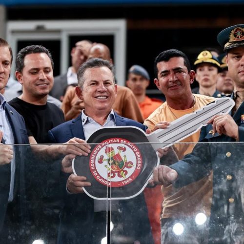 Mato Grosso promove 513 militares, entrega viaturas e anuncia novo Comando Geral