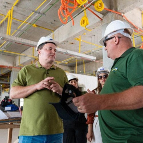 Max Russi e prefeito vistoriam obras do Hospital Regional de Confresa