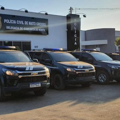 Membro de facção criminosa foragido de operação policial é preso em bar