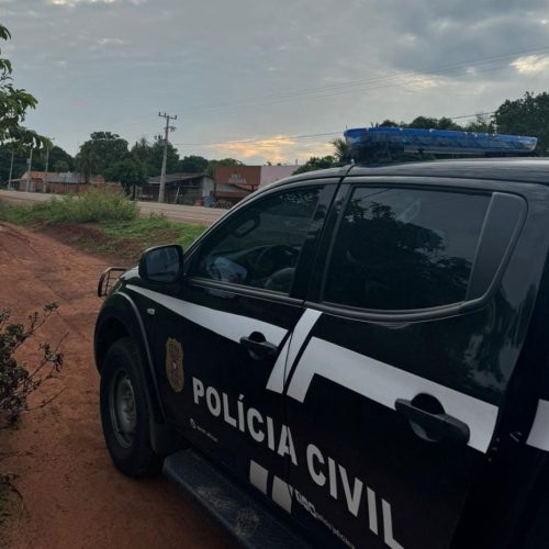 Menor é apreendido com arma de fogo e motocicleta utilizadas em homicídios de mulher e adolescentes
