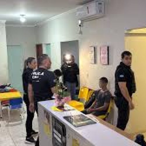 Menor que liderava incitação ao suicídio e automutilação sofria bulling na vida real, diz delegado