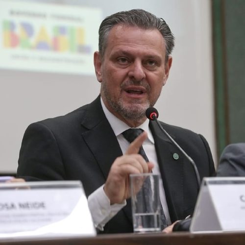 Ministro encerra disputa judicial de 27 anos ao firmar acordo e quitar dívida de R$ 180 mil