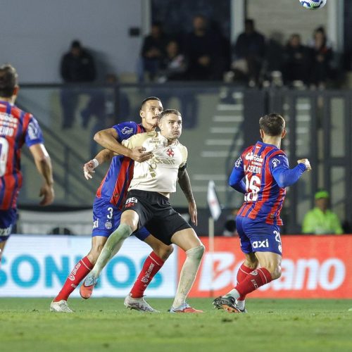 Mirando uma vaga na próxima Libertadores, Bahia recebe o Vasco