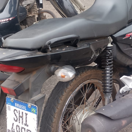 Motoqueiro é preso em Várzea Grande com placa falsa comprada na internet