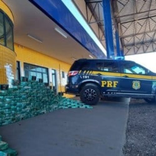 Motorista e passageiro são presos com drogas escondidas em caminhão boiadeiro