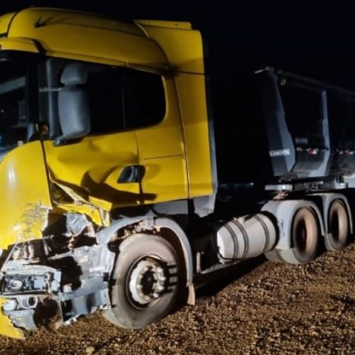 Motorista morre em colisão frontal entre carro e carreta na rodovia MT-326