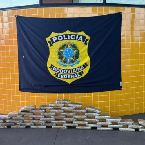 Motorista sem habilitação e mulher são presos com 52 kg de maconha na BR-070 em MT