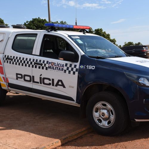 Mulher é amarrada durante assalto em sítio e bandidos fogem com armas e joias