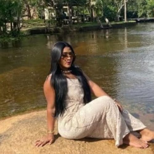 Mulher é morta a facadas por ex-companheira dentro de sorveteria em MT; veja vídeo