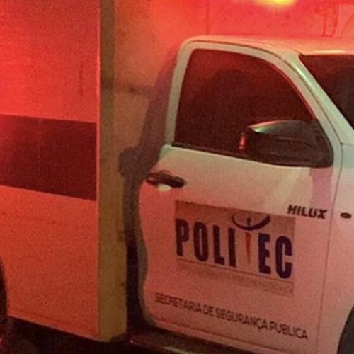 Mulher é morta com golpes de faca dentro de casa e ex-companheiro é preso pela PM