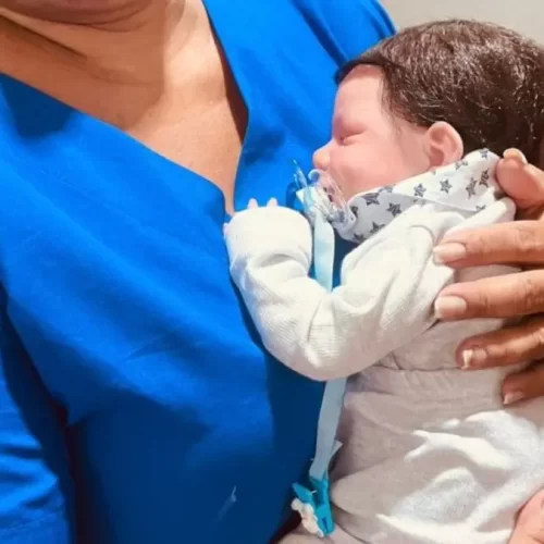 Mulher leva bebê reborn com 'sintomas de gripe'para receber atendimento em UPA de VG