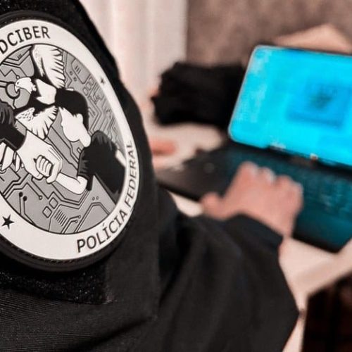Mulher que produzia e vendia vídeos com abuso sexual do filho de 5 anos é alvo da Polícia Federal