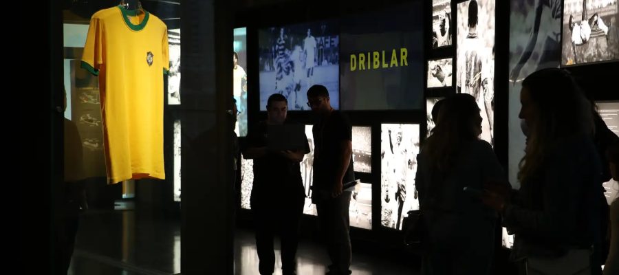 Museu do Futebol lança exposição sobre camisas da seleção brasileira