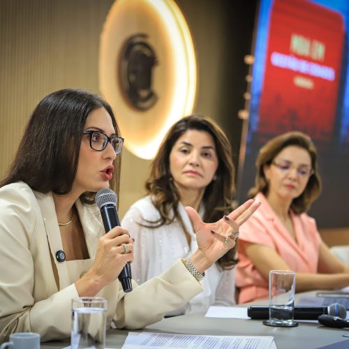 “Nenhuma de nós está isenta de violência”, diz deputada após ser alvo de ameaças sexuais