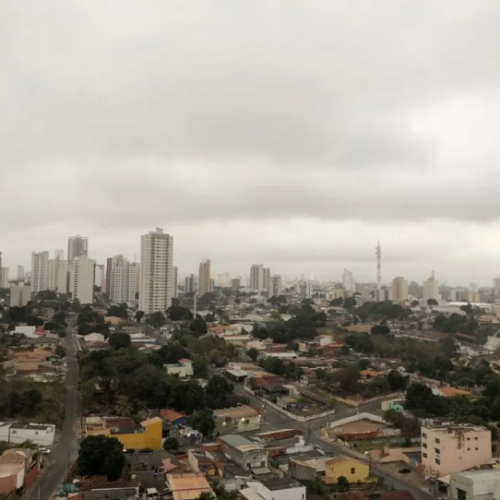 Nova frente fria pode derrubar temperatura para 13°C após recordes de calor em Cuiabá