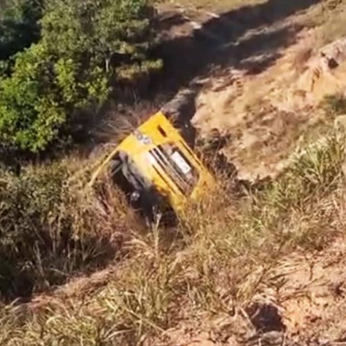 Ônibus tomba em ribanceira no Nortão e 14 passageiros ficam feridos