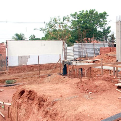RONDONOPOLIS: Empresa notificada: Secretaria de Educação determina paralisação de obra de escola