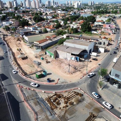 Obras do Complexo Leblon avançam com demolição de imóveis para duplicar rua